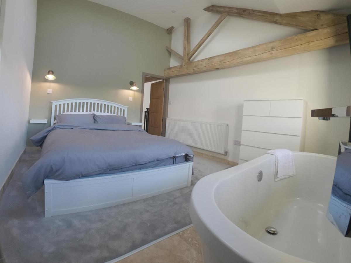 Unique Barn Conversion In Saddleworth Олдем Екстер'єр фото