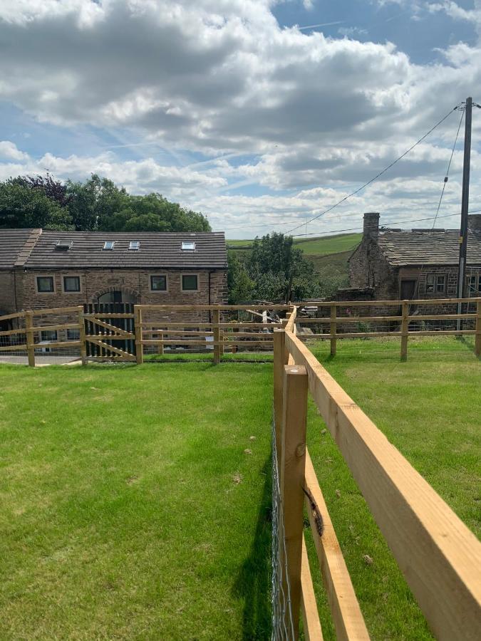 Unique Barn Conversion In Saddleworth Олдем Екстер'єр фото